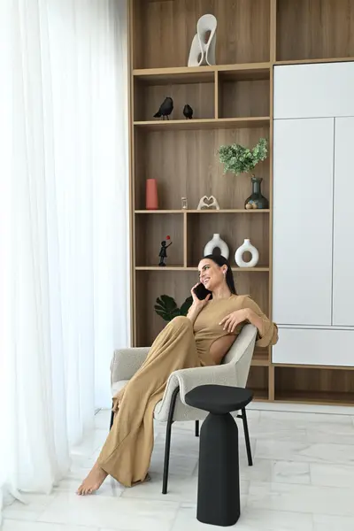 Living Room - image 9