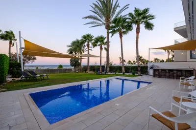 Outdoor areas - image 3