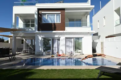 Outdoor areas - image 10